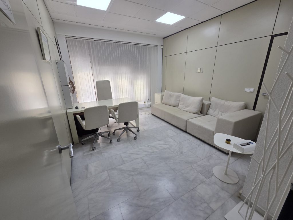 Alquiler de consultorio médico en Valencia. Disponible por horas. Clínica Magnasalud, consulta 2.
