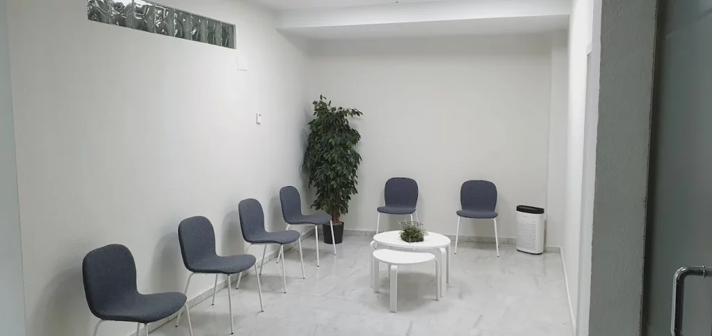 Alquiler de consultas médicas en Clínica Magnasalud (Valencia). Sala de espera.